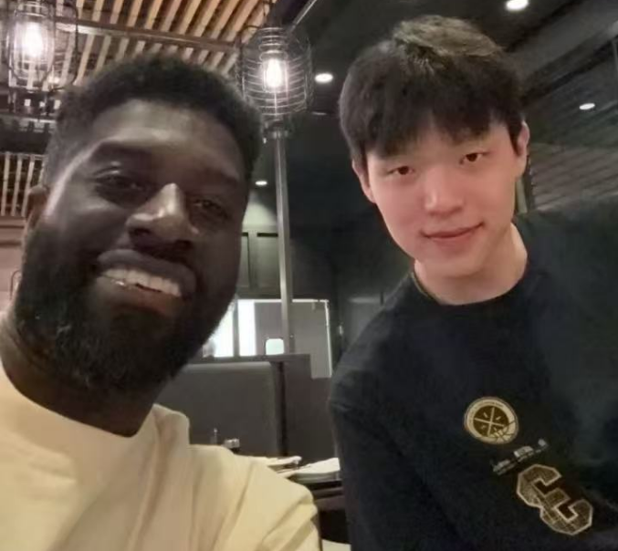 首秀22+4!滑翔飞扣!中国男篮的希望之星...